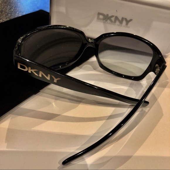 DKNY SIGNATURE CHIC SQUARE SUNGLASSES w/CASE GUC - Picture 2 of 7